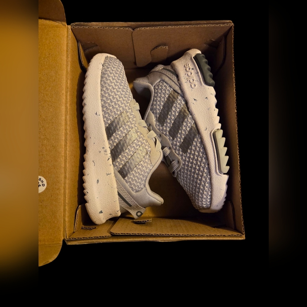 BNIB Adidas - Toddler Sz 5K - Racer TR 2.01 Silver/Gray/White NO TIE